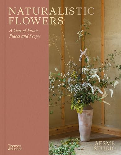 Naturalistic Flowers: A Year of Plants, Places and People - Hardcover